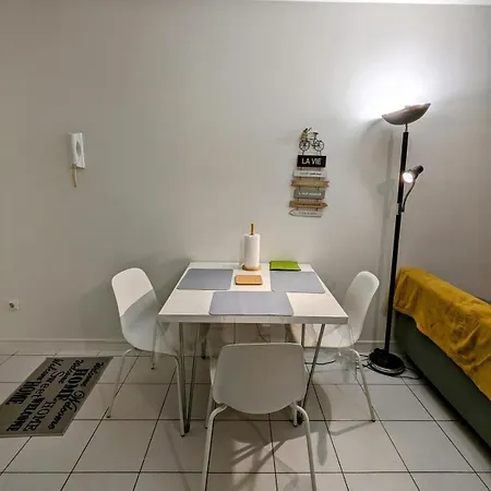 Close To Train Station, Secure Parking شقة غرونوبل