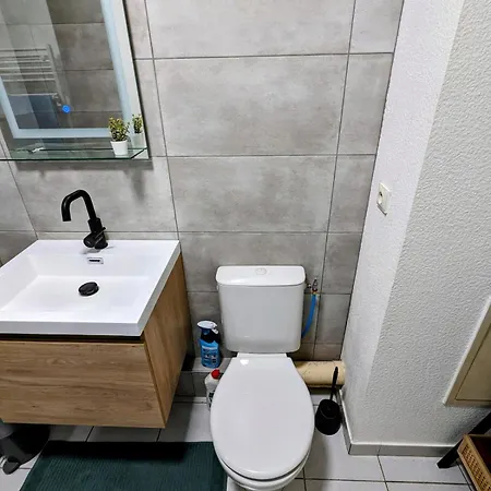 Close To Train Station, Secure Parking *
